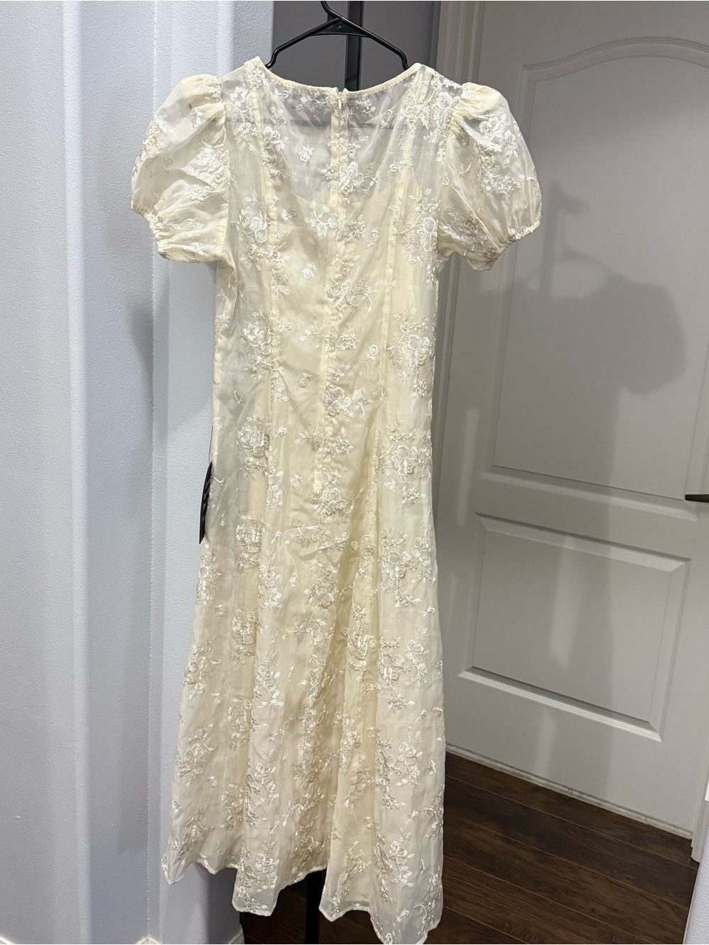 Lulus Elfrieda Cream Floral Embroidered Puff Sleeve Midi Dress Size Medium - Picture 8 of 9